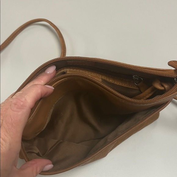 ili NY Embossed Tan Leather Crossbody RFID Protection Bag w/ 4 compartments - Picture 2 of 13